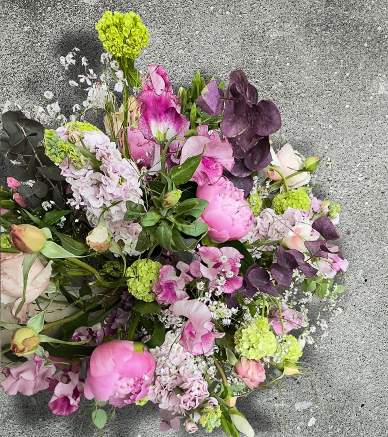 Blumengalerie-Shop-Blumen-Frühsommer-Blumenstrauss-Halblocker-Nahaufnahme-Gemischt.jpg